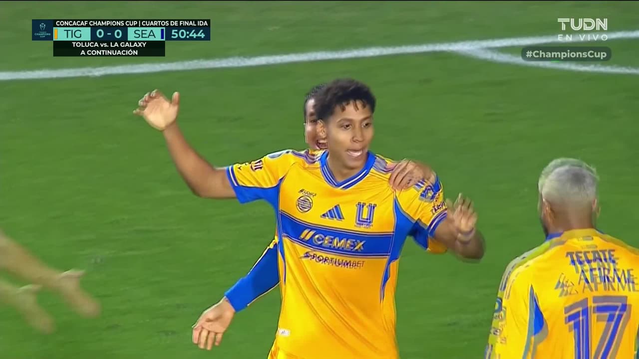 ¡Hace erupción el Volcán! Golazo de Ozziel Herrera para el 1-0