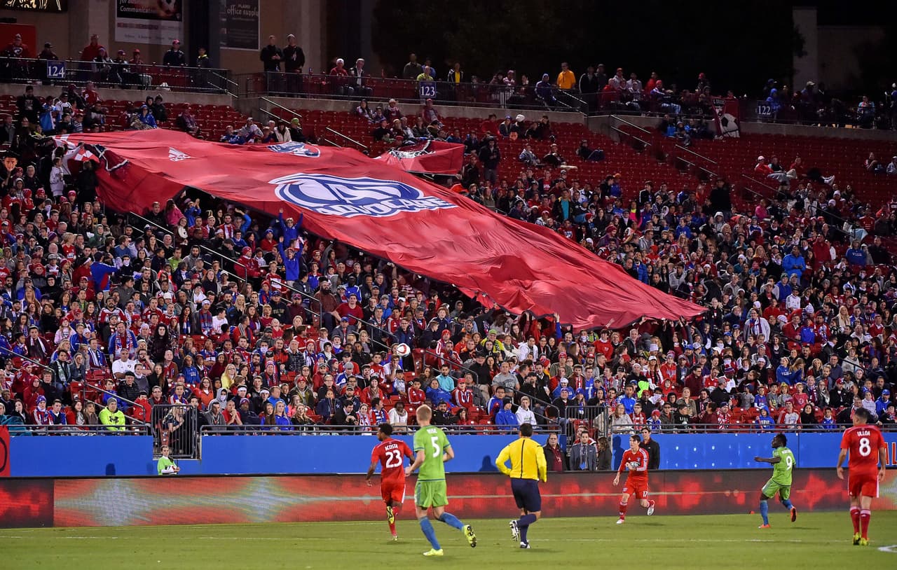 Amor a la camiseta para los aficionados del FC Dallas.