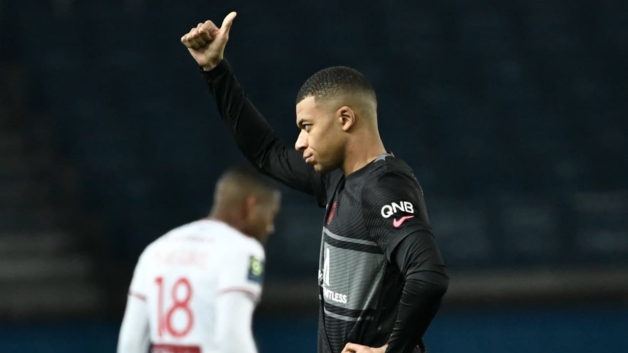 Kylian Mbappé puede renovar con PSG, pero a corto plazo
