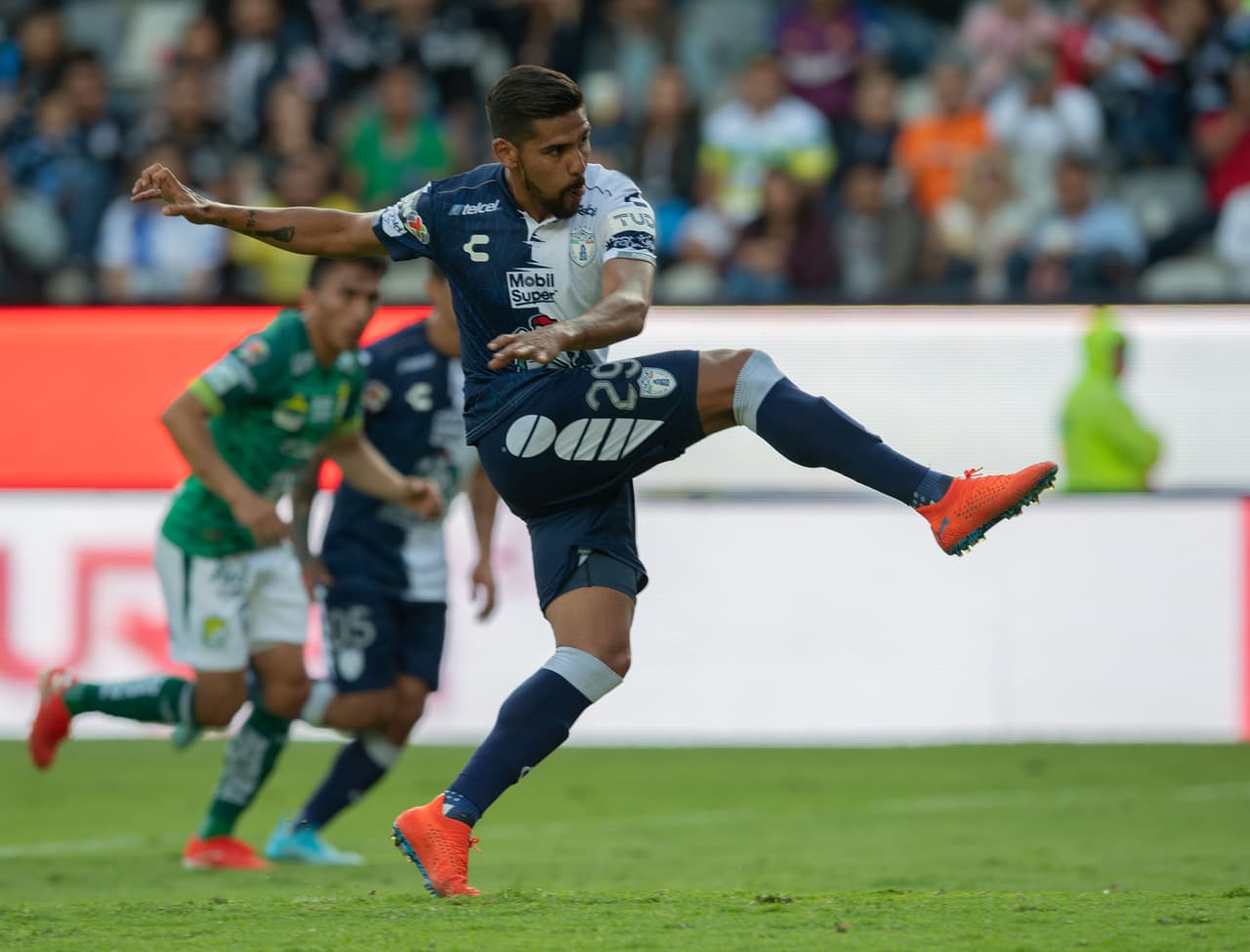 Franco Jara tampoco falló logrando engañar a Rodolfo Cota.