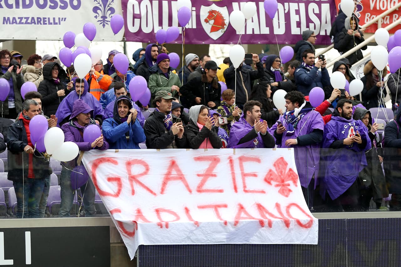 Fiorentina se despidió de Davide Astori tras su muerte en el triunfo 1-0 contra Benevento en la fecha 28 de Serie A con diferentes muestras de conmemoración y cariño al que será el eterno capitán.