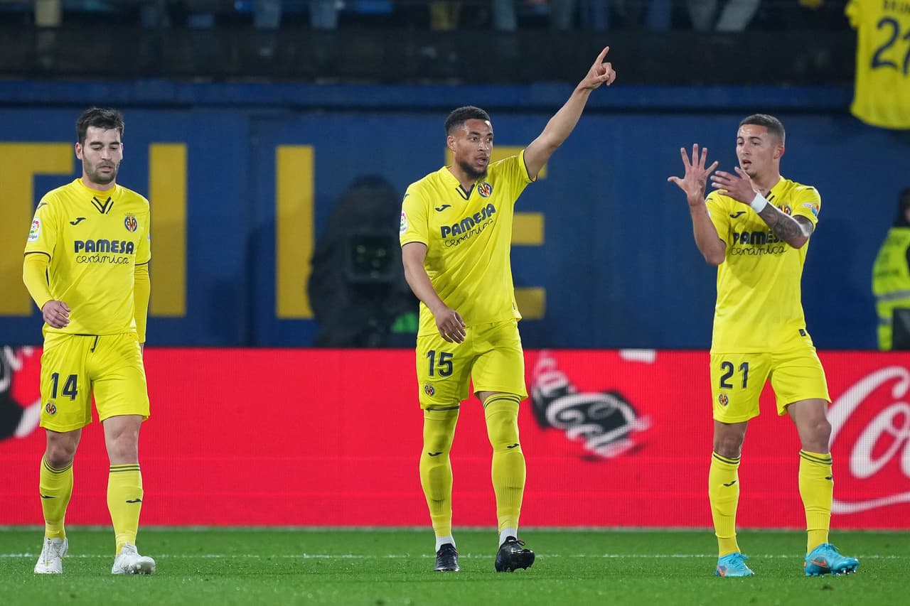 Betis perdió en casa contra Elche con Guardado en cancha y Lainez en tribuna; Mallorca de Javier Aguirre derrota al Alavés en duelo vital para no descender y Villarreal gana el derbi ante Valencia.