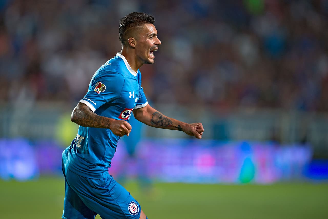 Richard Ruiz emparejó el encuentro con un golazo. Remató de cabeza un largo centro bombeando al balón que entró cerca del ángulo. GOLAZO.