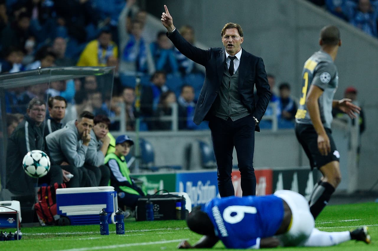 Sin embargo, el técnico del Leipzig, el alemán Ralph Hasenhuetti, supo cómo lastimar al Porto y envió a la cancha a su goleador Timo Werner.