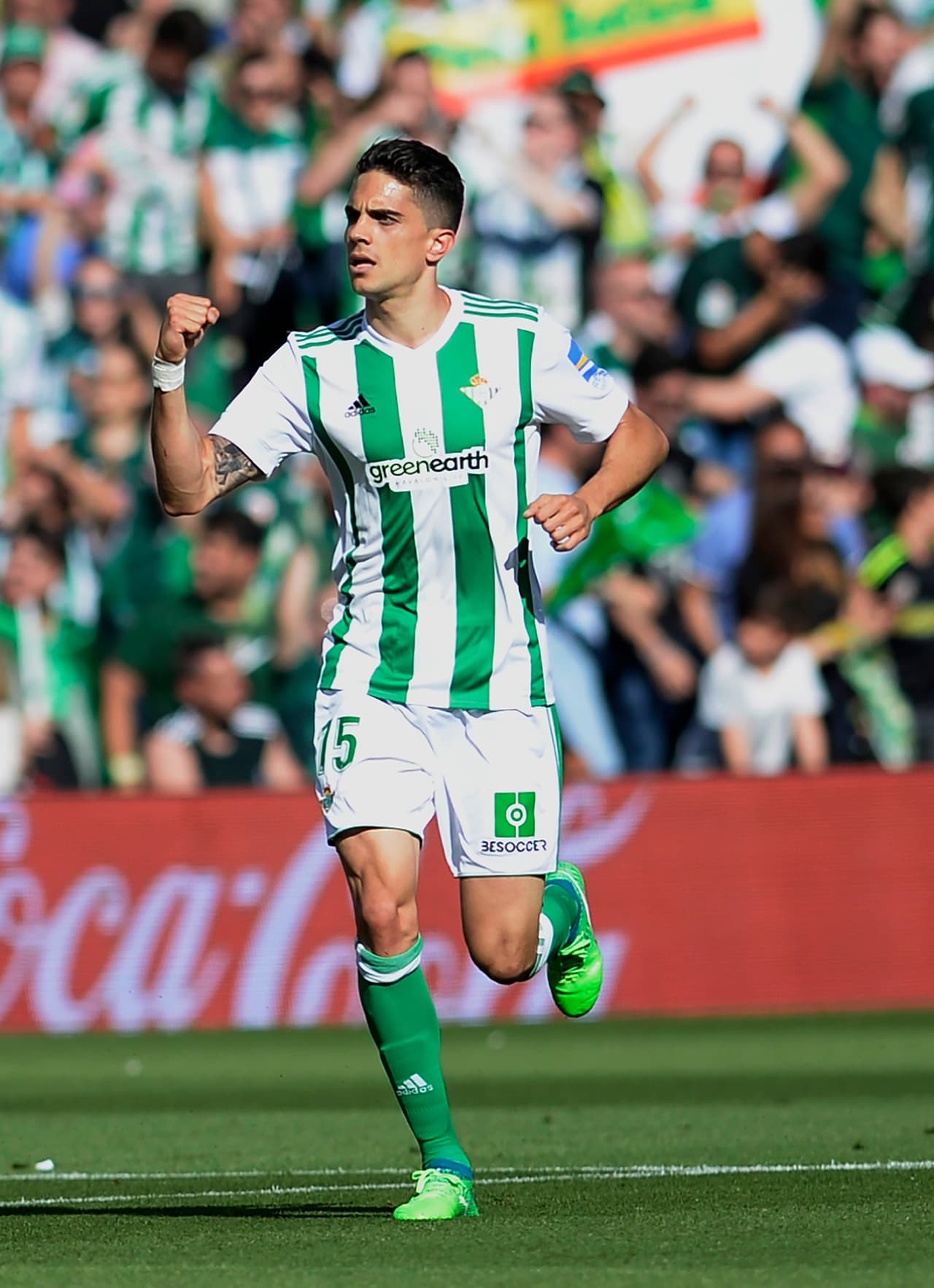 <b>Defensor central: </b>Marc Bartra (España)