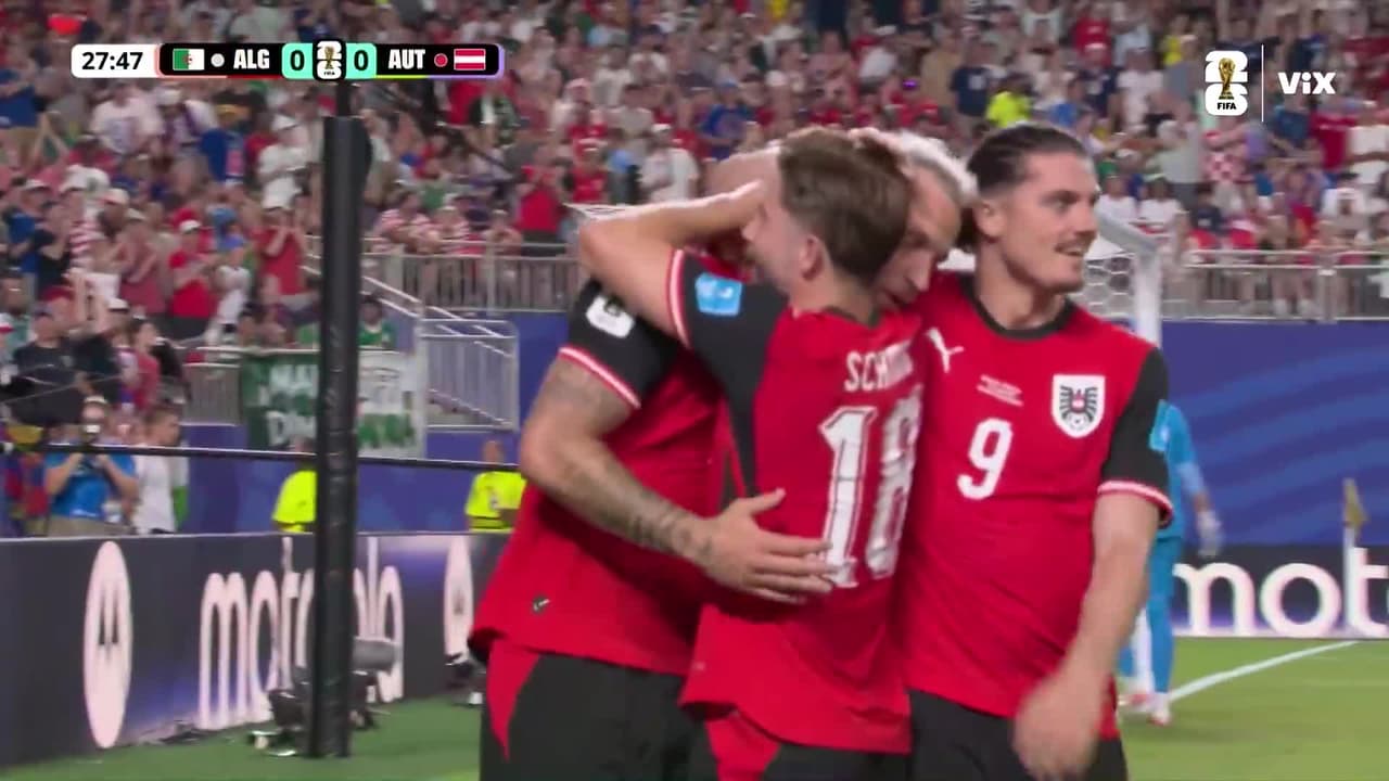 ¡Austria los sorprende! Arnautovic recibe gran servicio para el 0-1