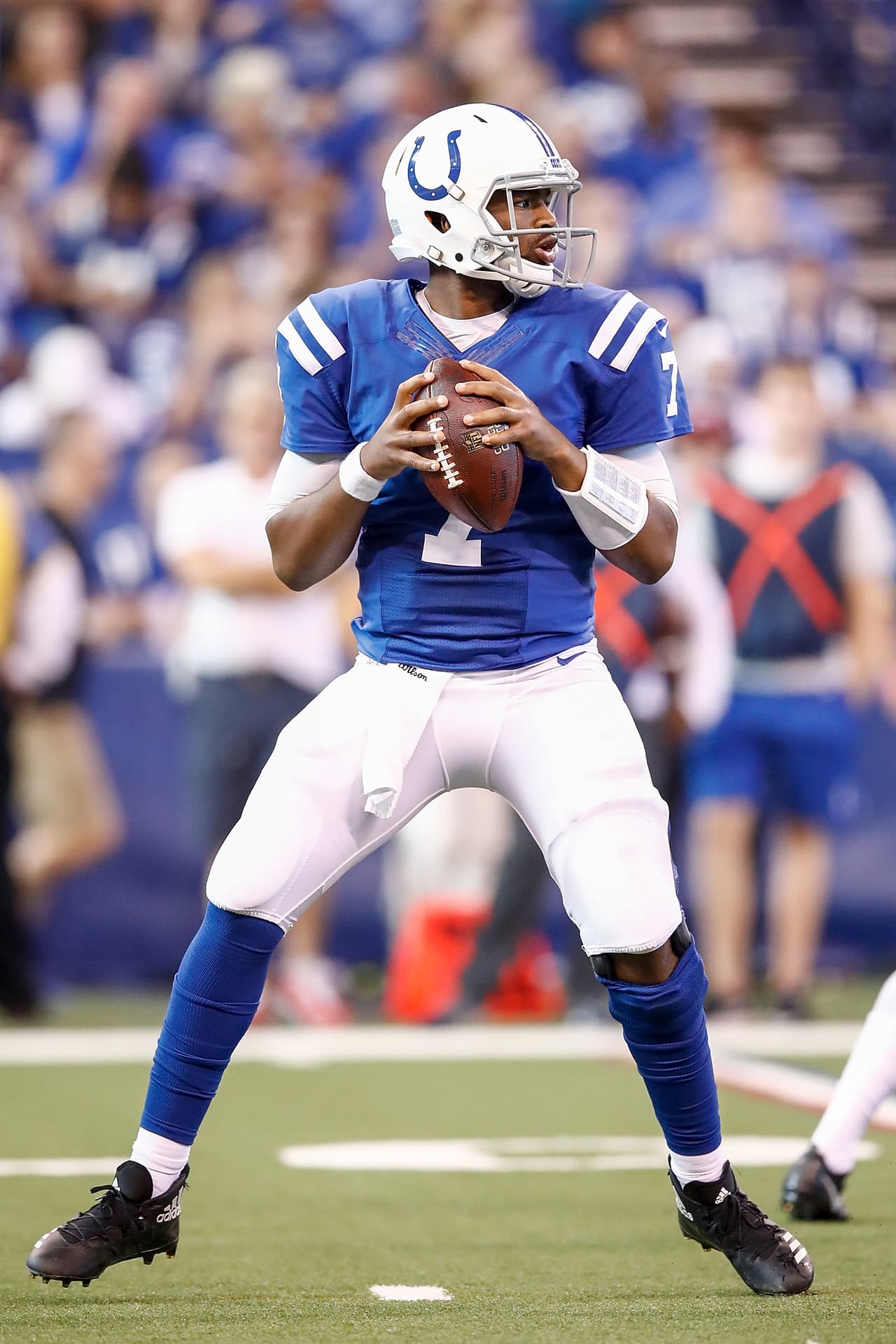 Jacoby Brissett no pudo comandar la ofensiva de Colts. Acertó 22 de 37 pases para 200 yardas, sin pases de anotación y 2 balones perdidos. Mal día para el mariscal de campo.