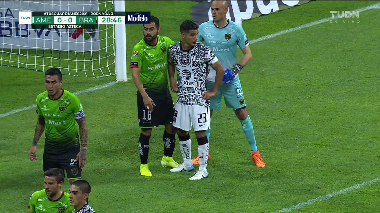 ¡GOOOL! Victor Aguilera anota para América.