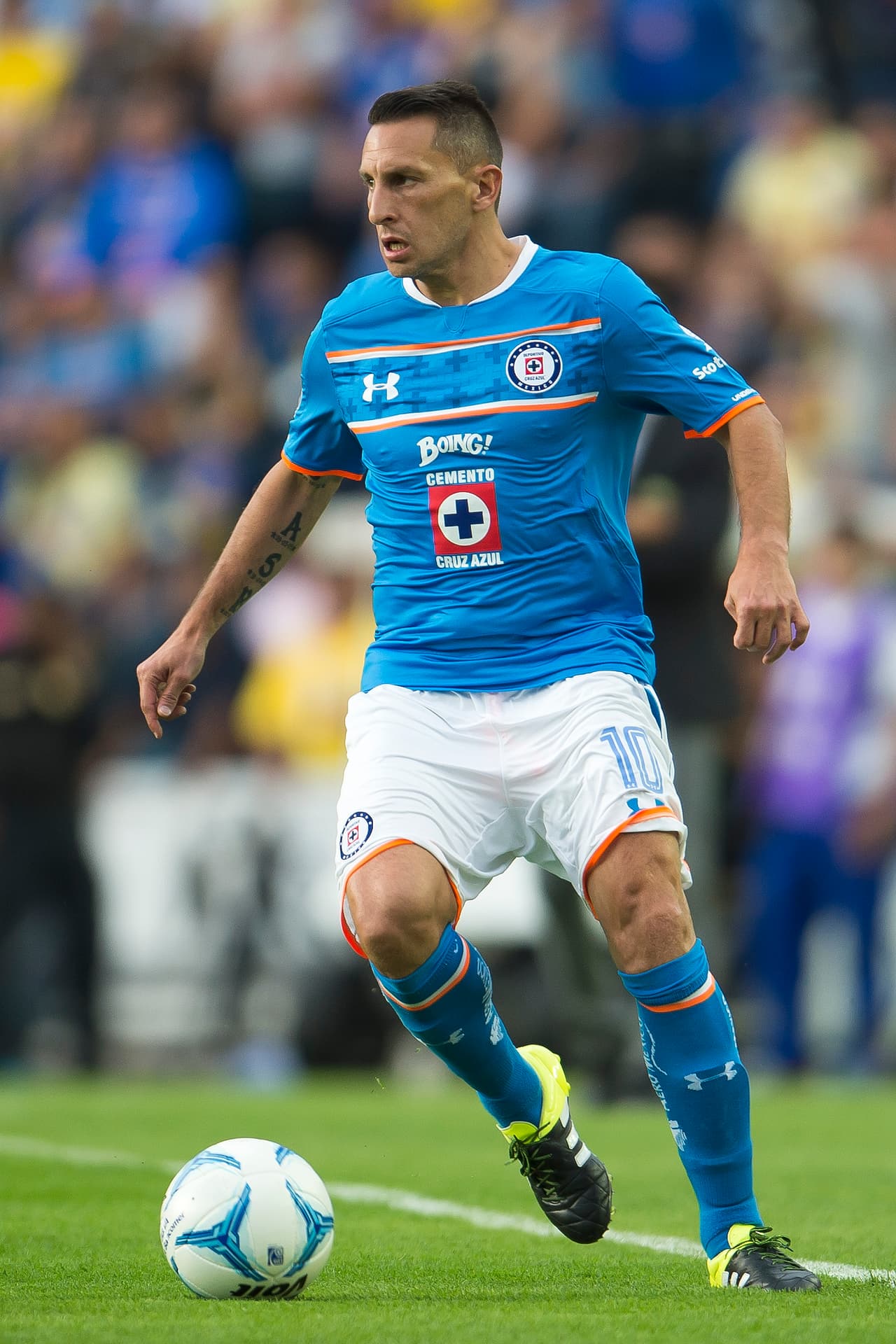 8) Además deberá poner especial atención en Christian Giménez. El mediocampista que suele jugar como relevo, es de los pocos que han intentado partido a partido, con entrega cuando el futbol no sale, empujar al equipo.