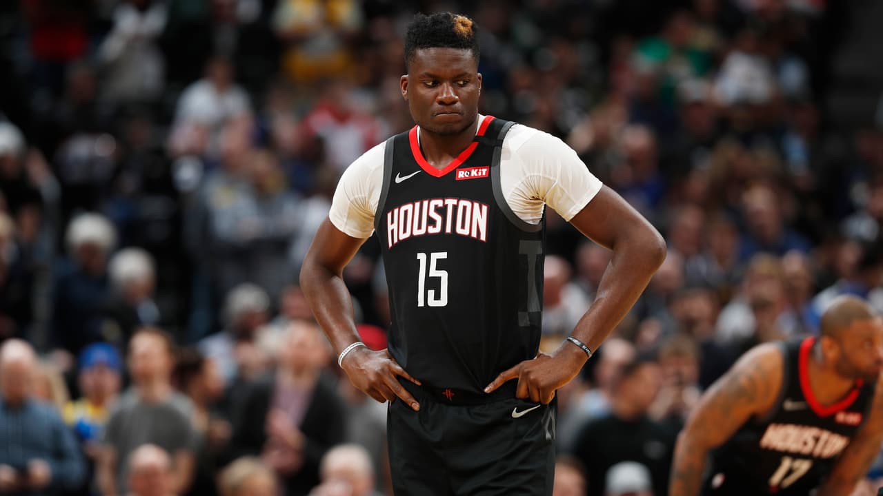 Clint Capela pasa a los Atlanta Hawks.