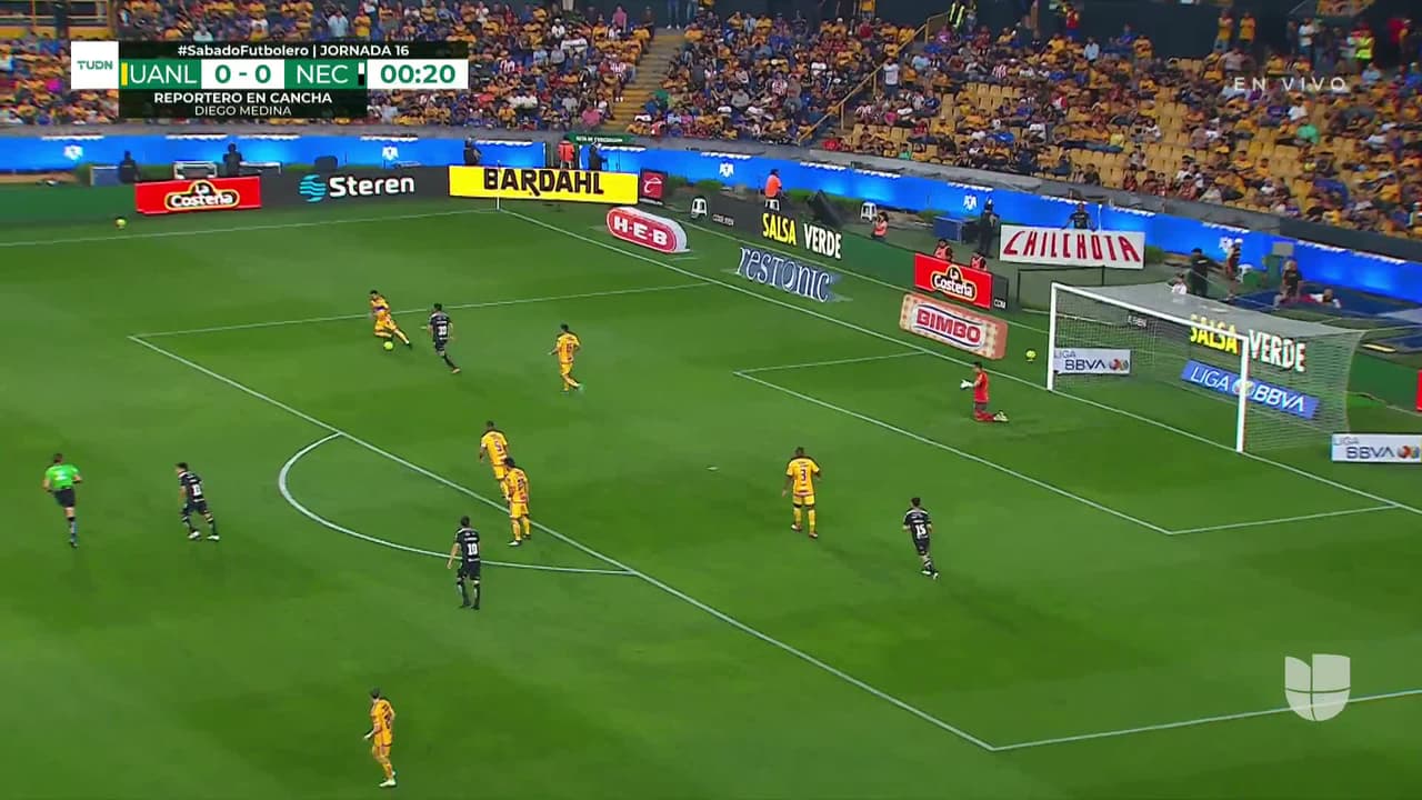 ¡TIRO ATAJADO! disparo por José Paradela.