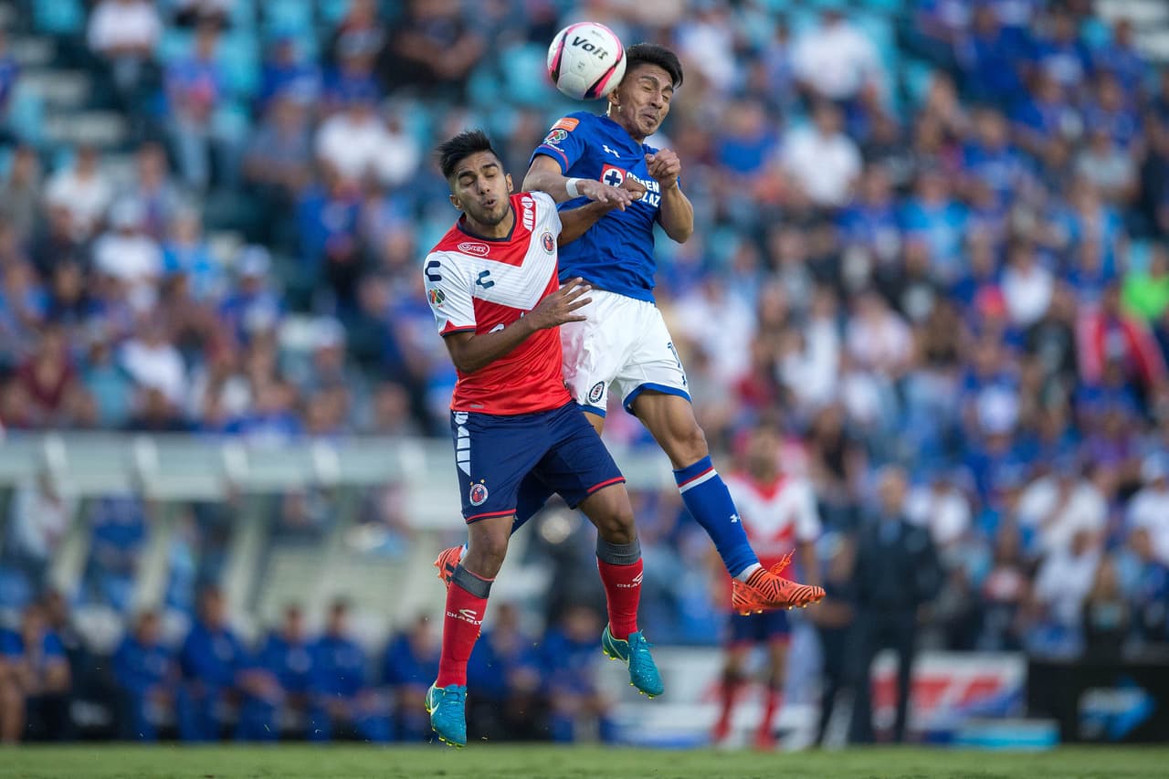 Al minuto 20 los cementeros tuvieron un penal pero el disparo se estrelló en la base del poste lo cual incrementó la presión para los azules.
