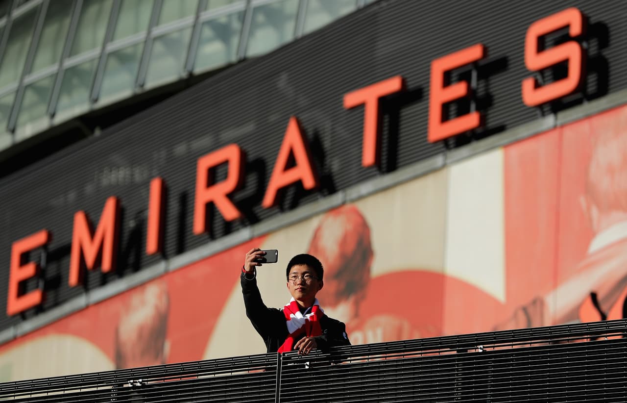 Los fanáticos de Arsenal y Atlético de Madrid vivieron con intensidad y alegría en medio del partido de ida de la semifinal de Europa League en Londres.