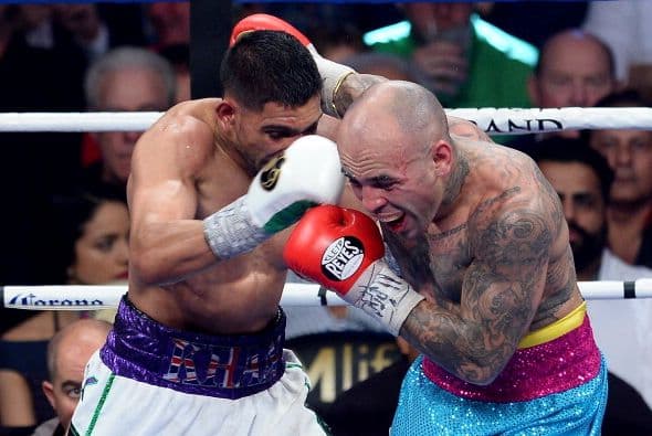 En el octavo round, a los dos púgiles se les redujo un punto por golpes bajos y demasiados abrazos.