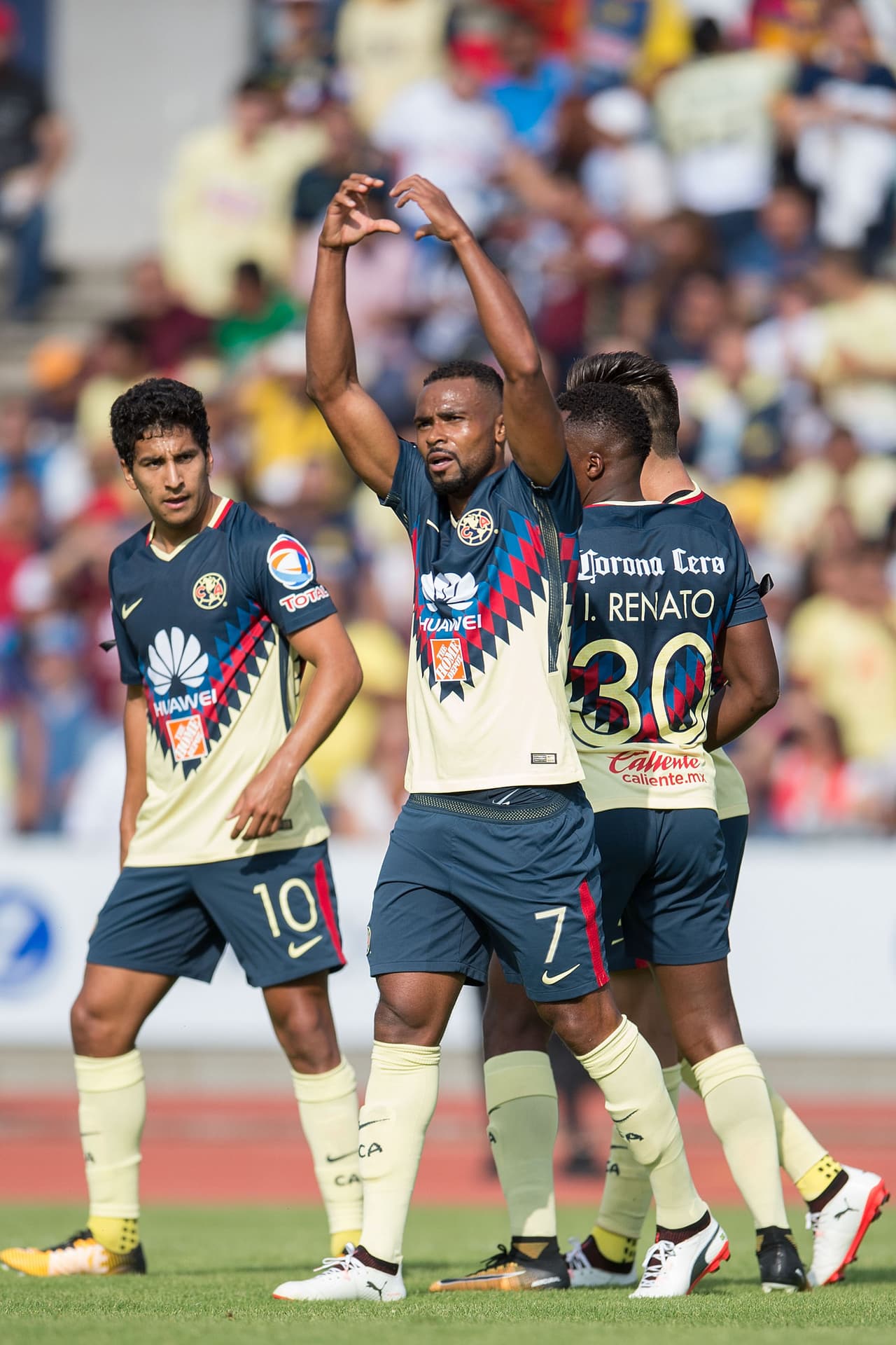 El mediocampista sacó un zurdazo impecable e implacable que primero pegó en el travesaño antes de irse a las redes.