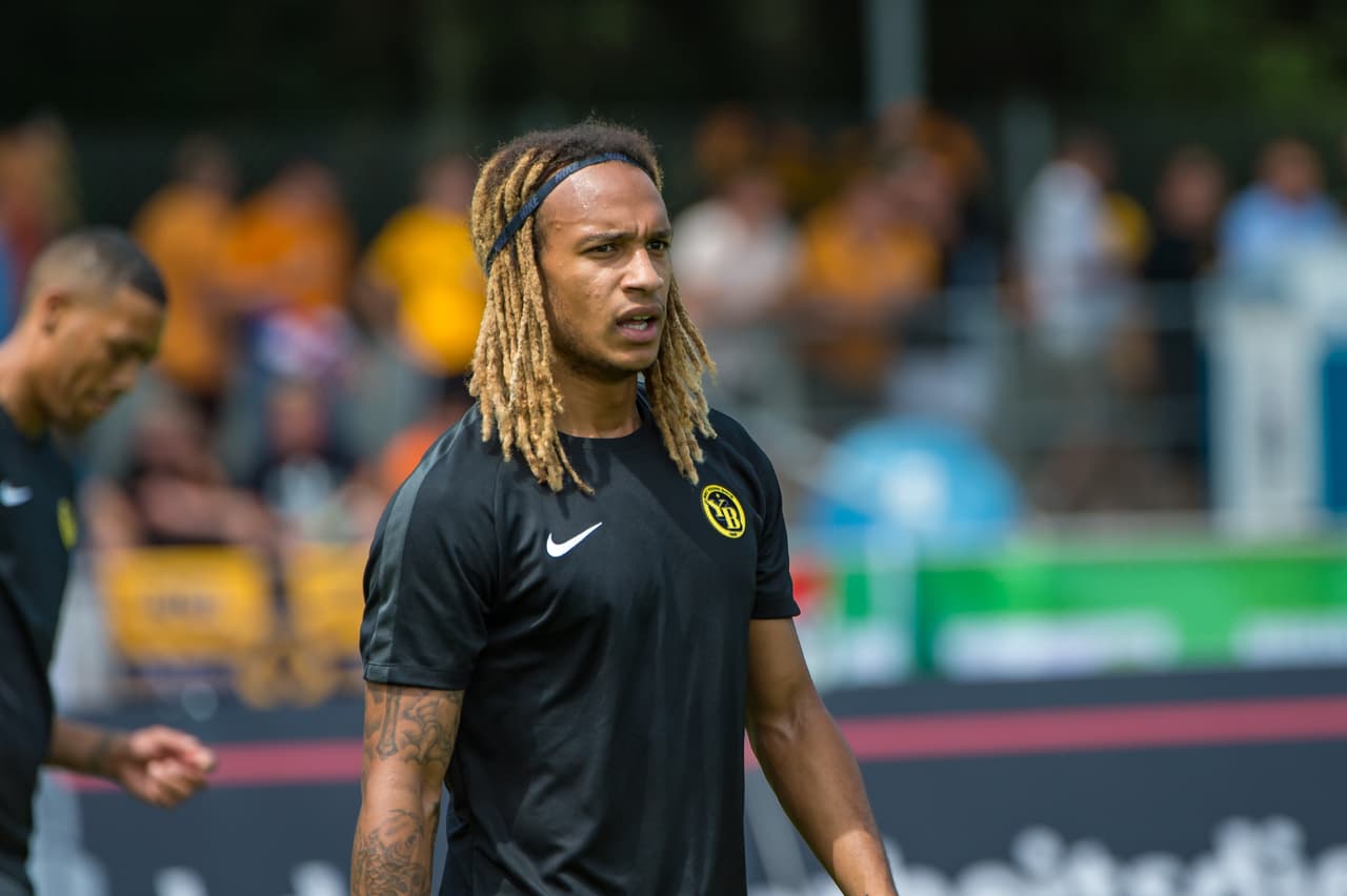 El RB Leipzig no ha cerrado su libro de fichajes y estaría tras el suizo Kevin Mbabu, quien juega para el Young Boys.