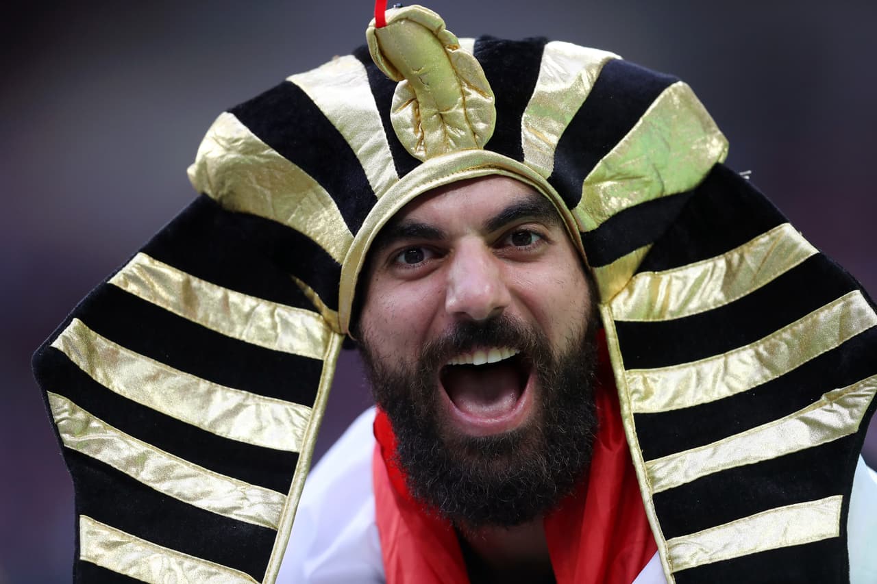 El respeto mutuo, el colorido y la alegría son parte de la fiesta de los fanáticos de Rusia y Egipto en el segundo partido de ambos en el grupo A del Mundial de Rusia 2018 en San Petersburgo.