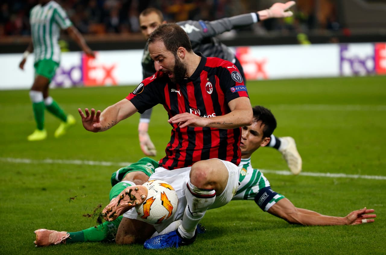 Aissa Mandi fue por él y el argentino se molestó por que no sancionaron penal.