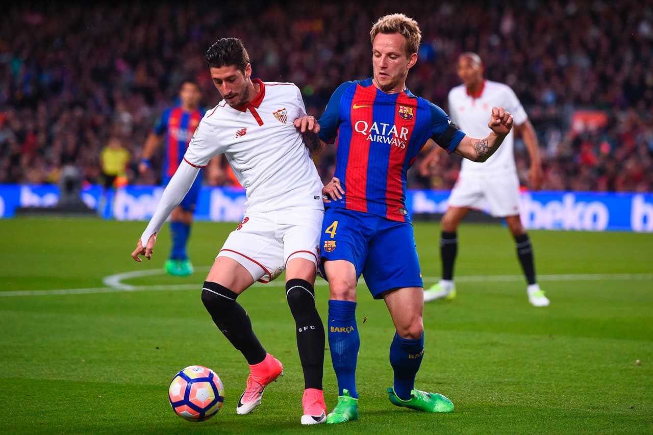 El partido comenzó cerrado, gracias a la garra e intensidad del conjunto de Sampaoli, pero la resistencia duraría poco más de 20 minutos por parte del Sevilla.