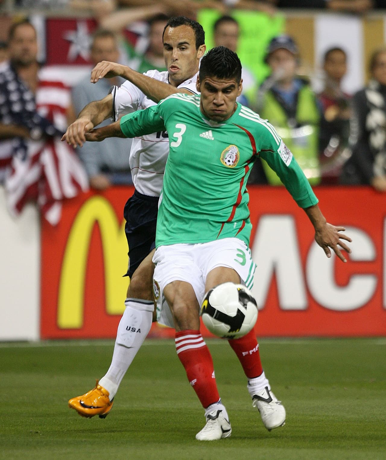 Carlos Salcido fue el primer jugador mexicano en ser campeón con el PSV Eindhoven.