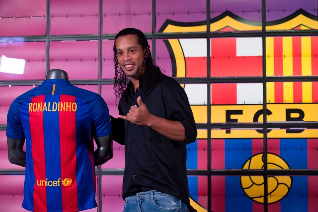 En cinco temporadas con el Barcelona, Ronaldinho anotó 94 goles en 207 partidos, ganando dos Ligas y Superligas de España.