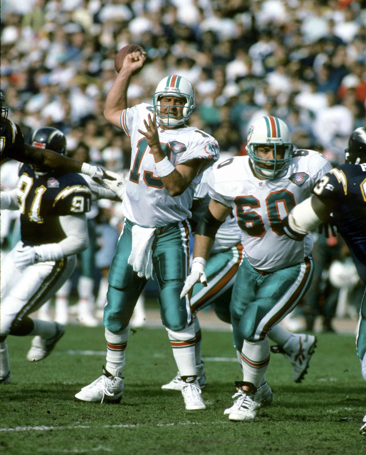 SUPER BOWL XXIX / Joe Robbie Stadium en Miami Los Miami Dolphins han estado cerca de jugar un Super Bowl en casa, pero no llega la oportunidad. En 1993 ganaron su División pero se quedaron en Playoffs divisional al perder 22 - 21 con los San Diego Chargers.