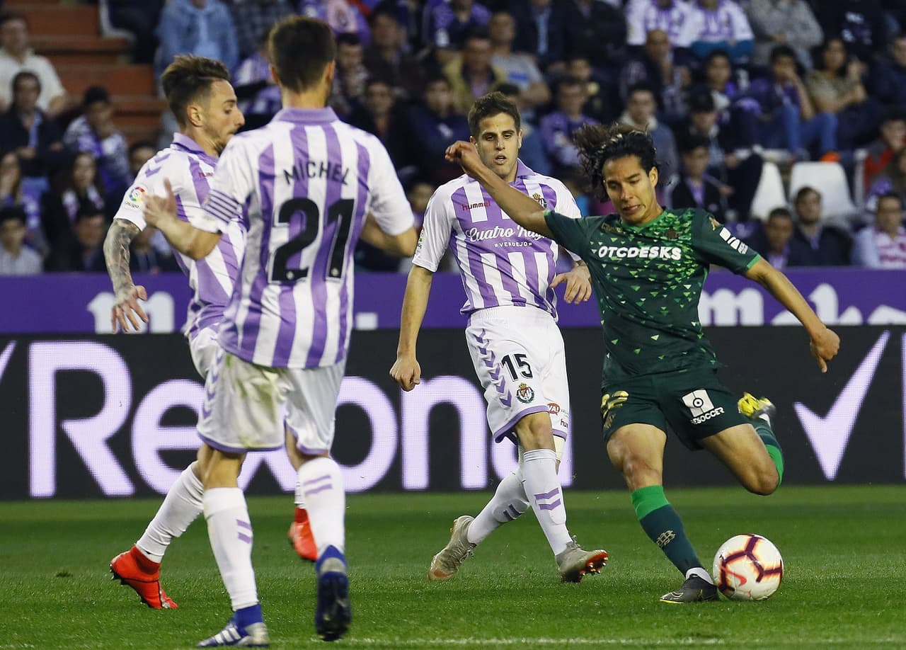 En España, Diego Lainez fue titular y sustituido para el segundo tiempo en el triunfo del Real Betis 2-0 sobre Valladolid como visitante. Andrés Guardado ingresó al 35'.