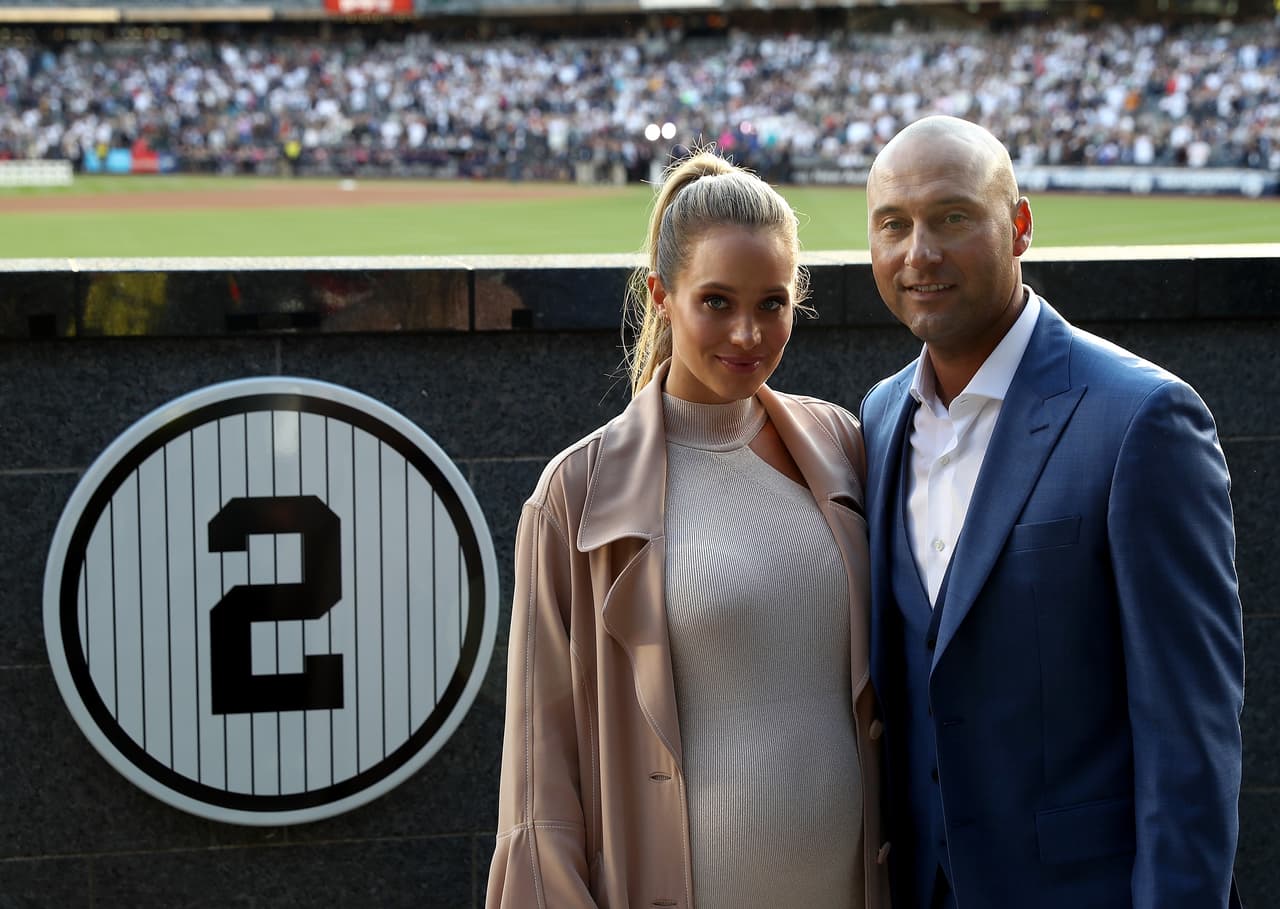El eterno úmero 2 del capitán Derek Jeter fue retirado por los Yankees de Nueva York.