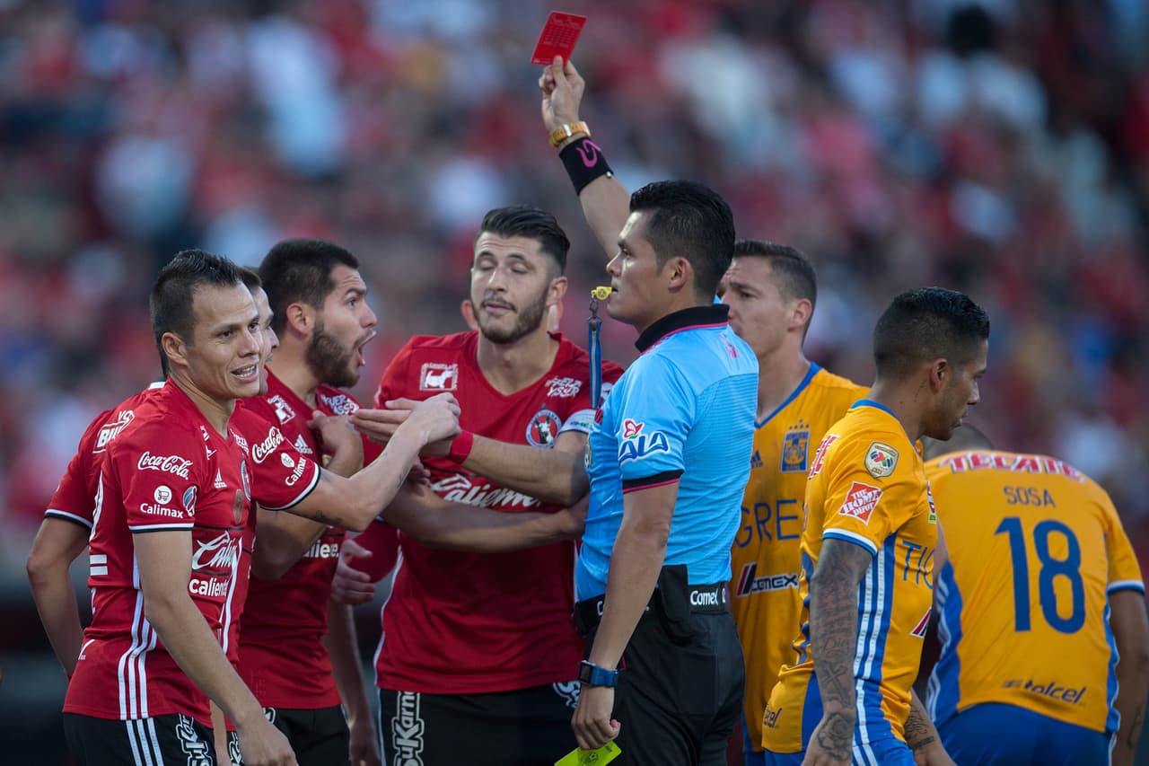 Guido Rodríguez vio la tarjeta roja al minuto 49 por doble tarjeta amarilla. Ahí se sepultaron las esperanzas de los Xolos.