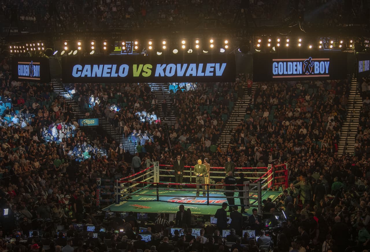 El boxeador ruso se presenta como el campeón pero Saúl Álvarez es favorito, según expertos, para ganar esta pelea.