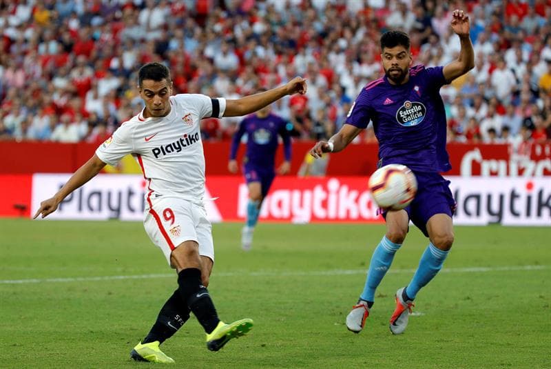 El mexicano Néstor Araujo fue amonestado al minuto 11 del segundo tiempo y apenas dos minutos después vio la segunda tarjeta amarilla para su expulsión.