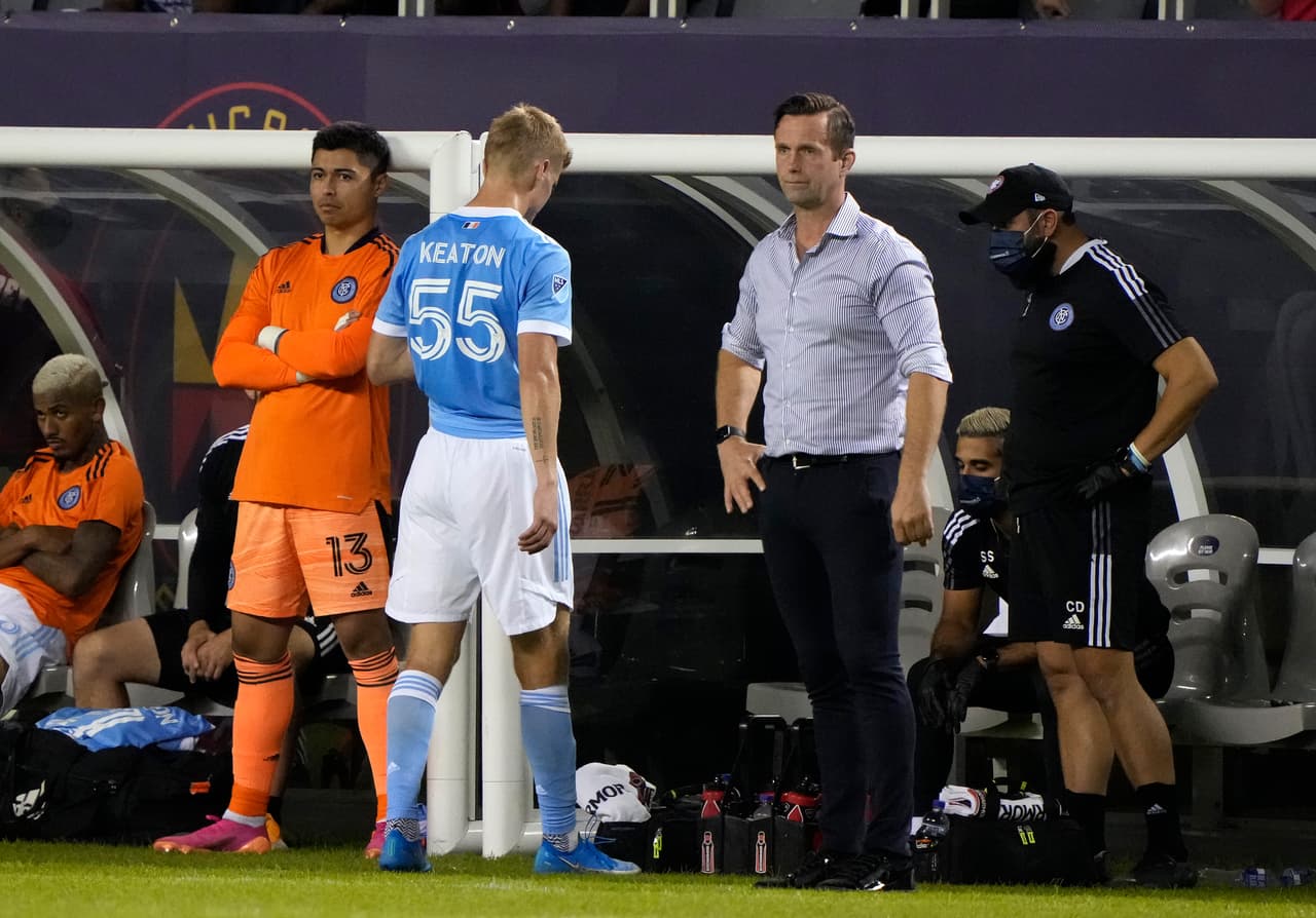 NYCFC finalizó el partido con 10 hombres, tras la expulsión del volante Keaton Parks.
<br>