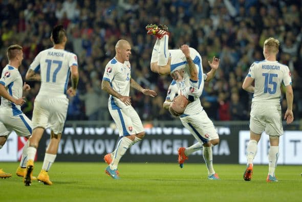 Juraj Kucka abrió el marcador en un potente disparo que fue mal medido por Iker Casillas, aunque esto no demerita el impacto del eslovaco.