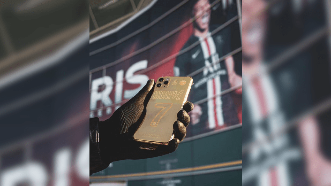 <b>Una sesión exclusiva</b>
<br>Incluso, las fundas aparecieron en una sesión de fotos con el Parc des Princes (Parque de los Príncipes) de fondo, inmueble donde el PSG juega de local.