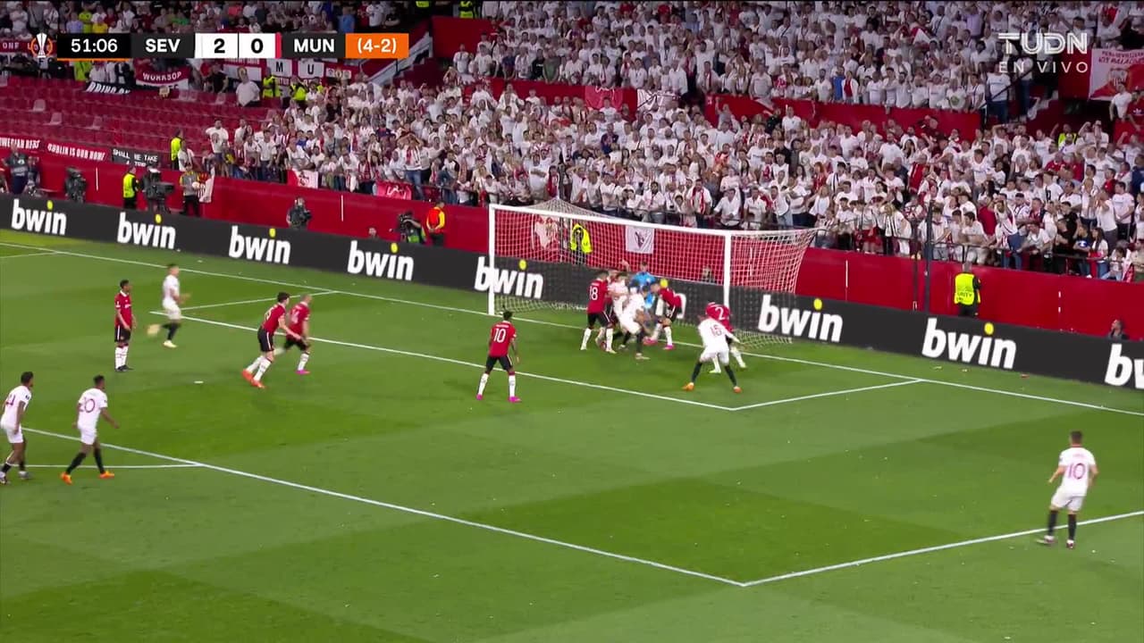 ¡TIRO ATAJADO! disparo por Lucas Ocampos.