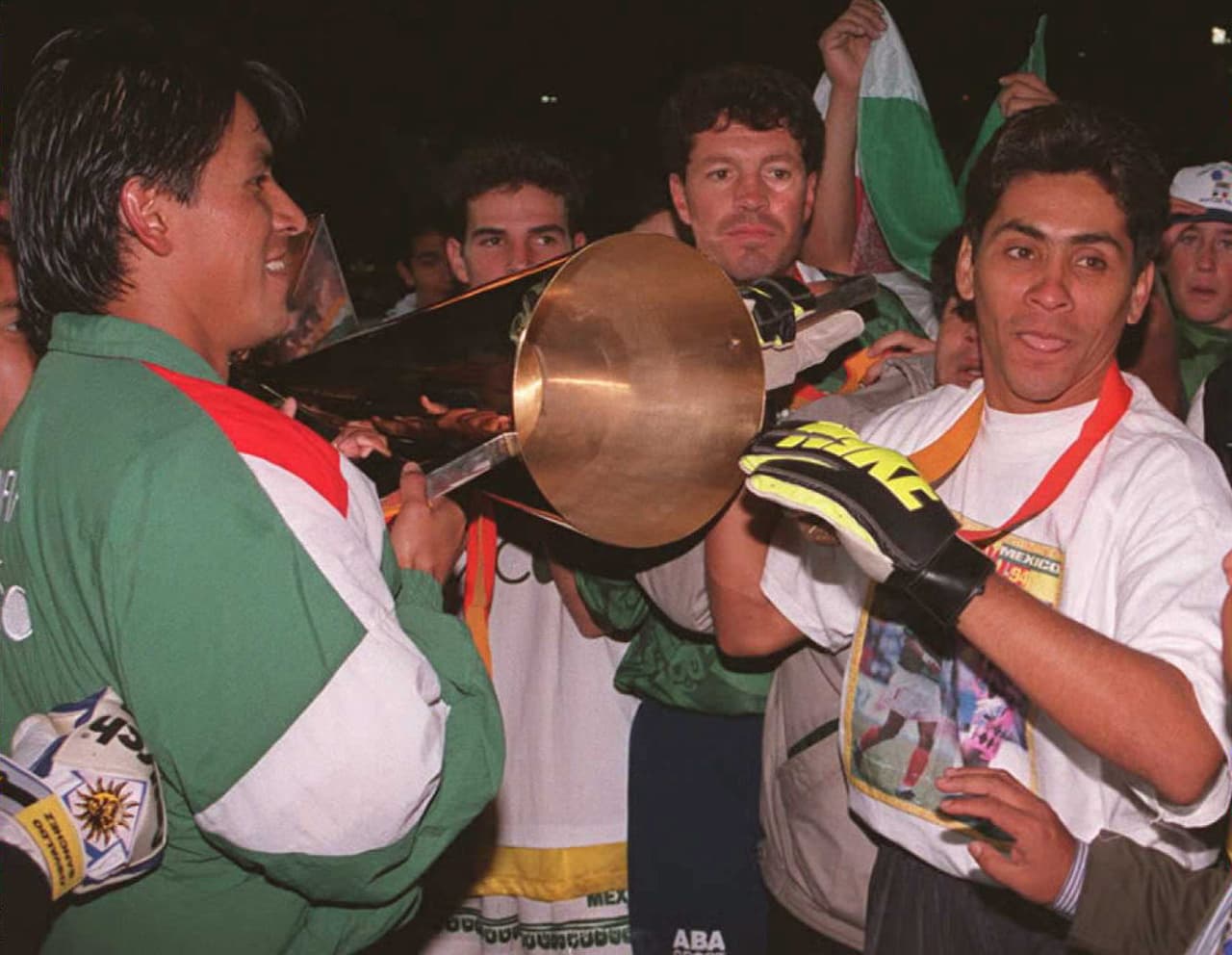 Con la Selección Mexicana fue el dueño absoluto de la posición de portero entre 1991 y el año 2000