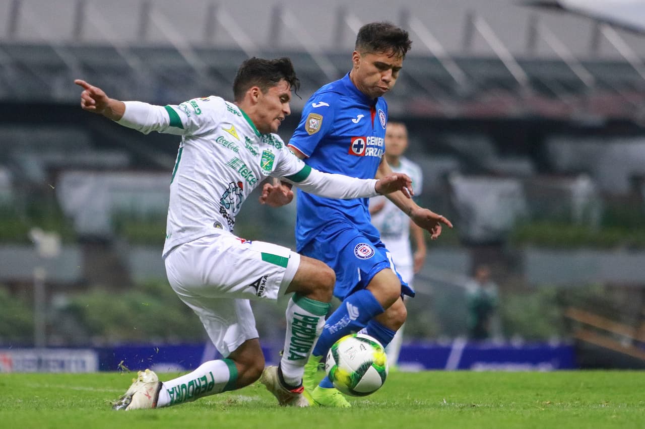 Los intentos por empatar el partido del equipo local fueron infructuosos en los primeros 45 minutos y con ese 2-1 se fueron al descanso.