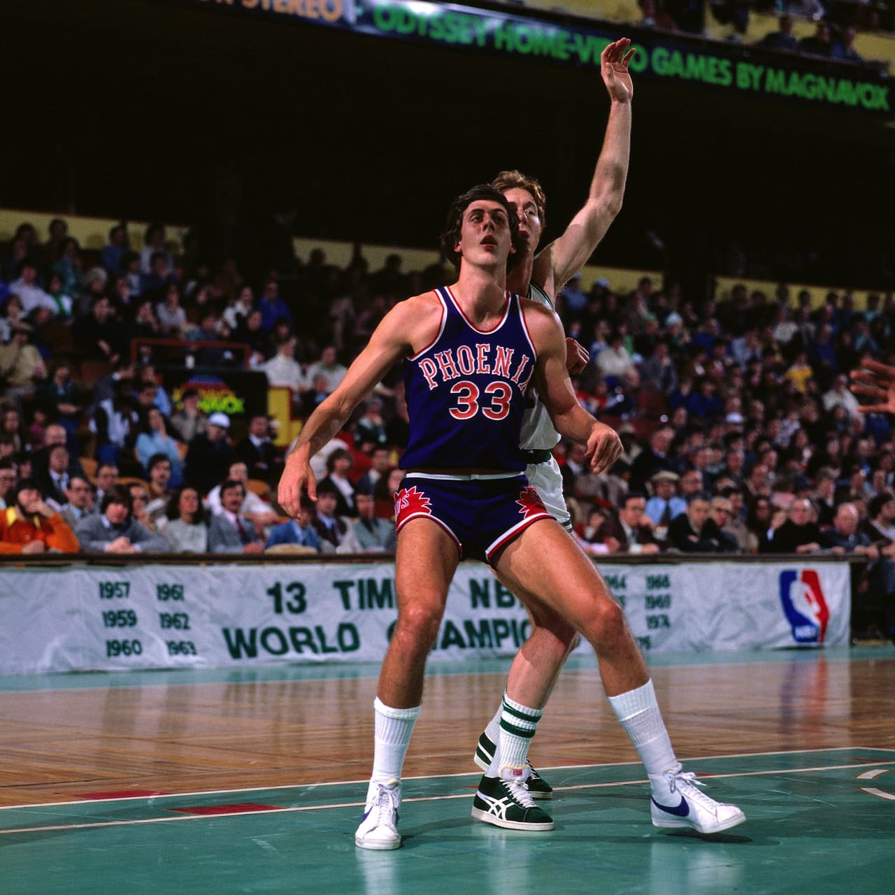 5. Alvan Adams - Es uno de los históricos de los Phoenix Suns, debutando en 1975 como pívot y ala-pívot. Además, es recordado por su capacidad para los rebotes.