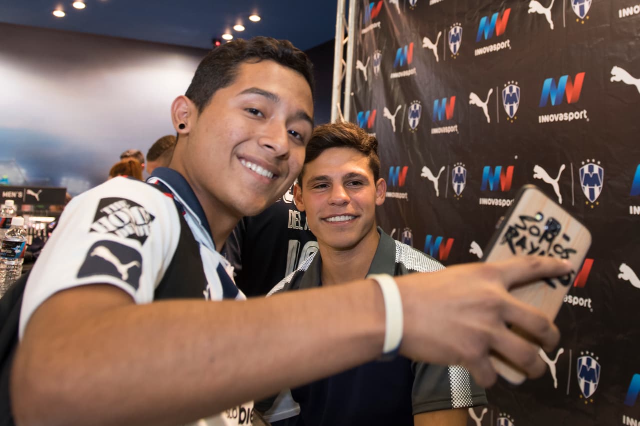 Con Arturo González también se querían sacar muchas fotos.