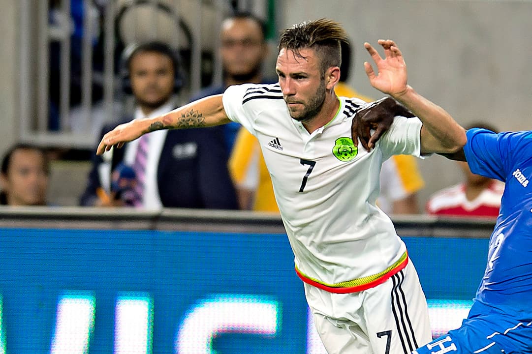 Miguel Layún: El lateral tuvo un partido pobre en ataque, sus arribos al frente no tuvieron buen final con centros o disparos de peligro para el arco rival. En defensa cumplió limitando a los volantes rivales. Calificación: 7.