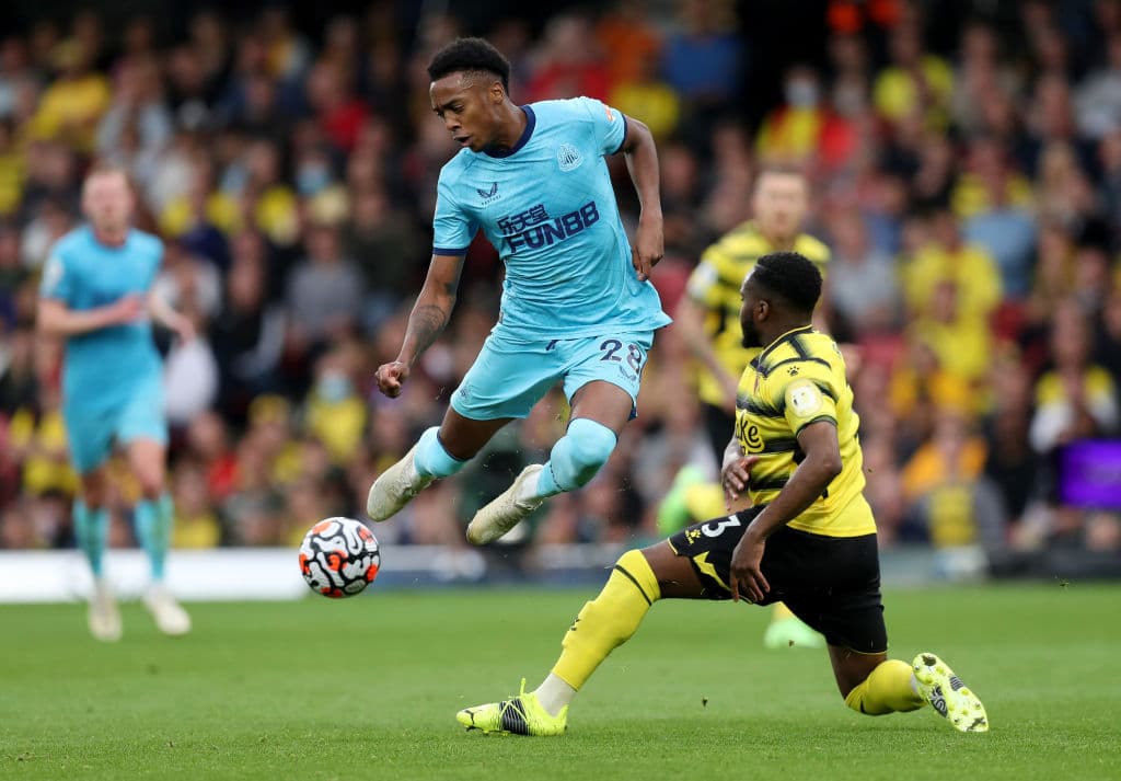 Watford y Necastle no arrisegan mucho en su encuentro y se conforman con el empate 2-2.