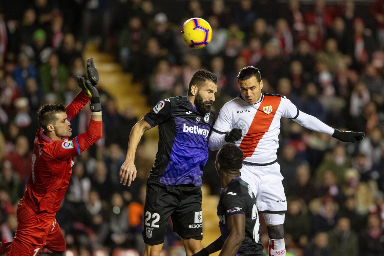 Y al menos durante la primera media hora de partido, si bien no había un fútbol espléndido, sí jugaron con intensidad y deseos de abrir una ventaja para quitarse la presión de la tabla general.