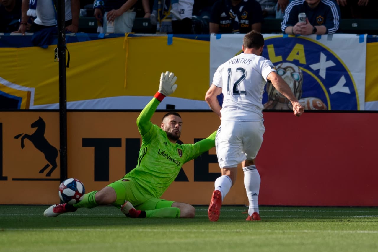 La asistencia de Chris Pontius (12) sirvió para LA Galaxy en la apertura del marcador contra Real Salt Lake en el Dignity Health Sports Park.