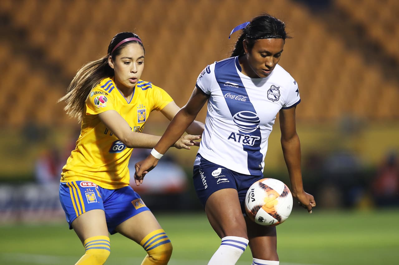 A pesar del abrumador dominio de Tigres, las felinas regias no lograron hacer daño en la portería poblana y se fueron 0-0 al descanso.
