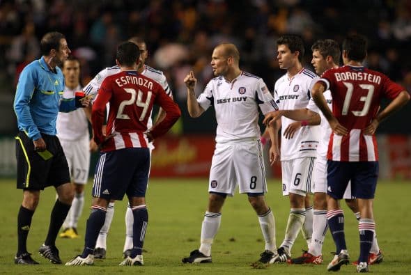 El Fire goleó a Chivas USA para despedir a McBride.