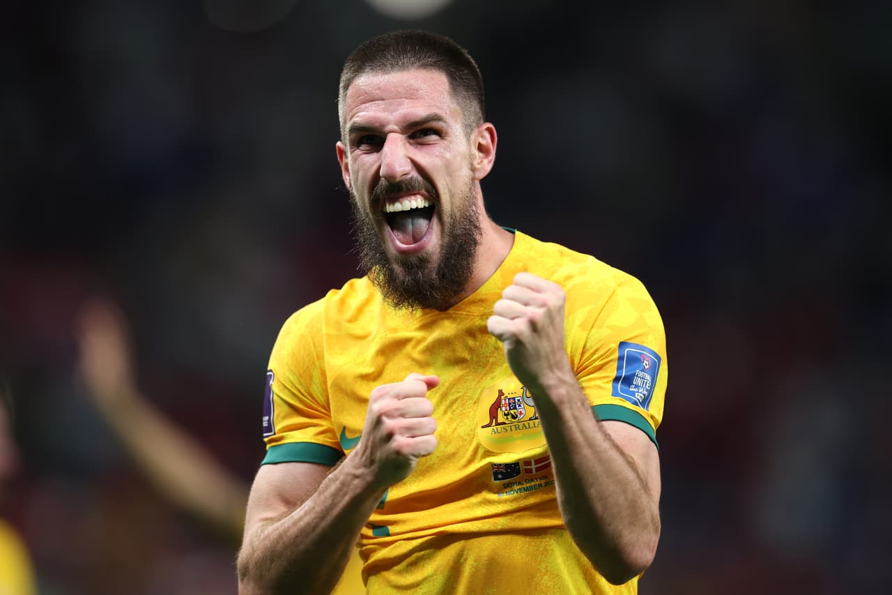 La Selección de Australia venció por la mínima a su similar de Dinamarca para eliminarlos de la Copa del Mundo y acceder al boleto de los octavos de final por segunda vez en su historia.Australia no había llegado a la siguiente fase desde 2006 y a pesar del dominio de los daneses, la defensa de los Socceroos los llevó a conseguir el boleto a los octavos de final de Qatar 2022.