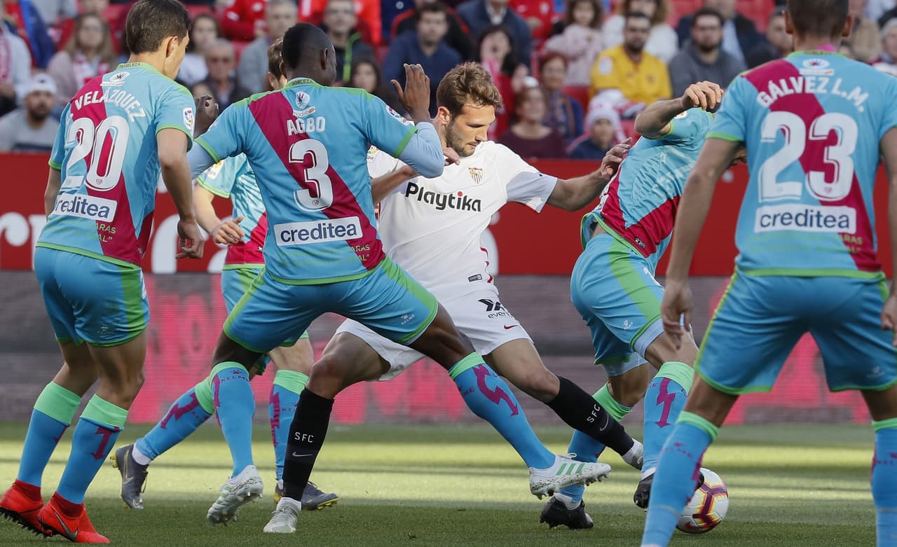 Sevilla goleó 5-0 a Rayo Vallecano en la Jornada 34 de la Liga de España y se acerca a la Champions League, con cinco tantos en el segundo tiempo que resignan al descenso cada vez más a su rival de turno.