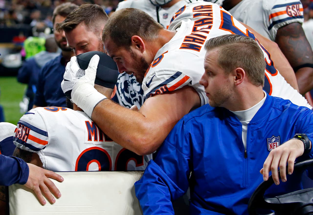 El entrenador en jefe de los Bears, John Fox, declaró que "los pensamientos y las oraciones del equipo están con él" tras revelar que el ala cerrada seguía internado en el hospital local de Nueva Orleans.