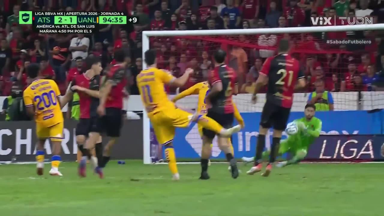 ¡Aquí no pasa nada si está Camilo! Otra vez el guardameta