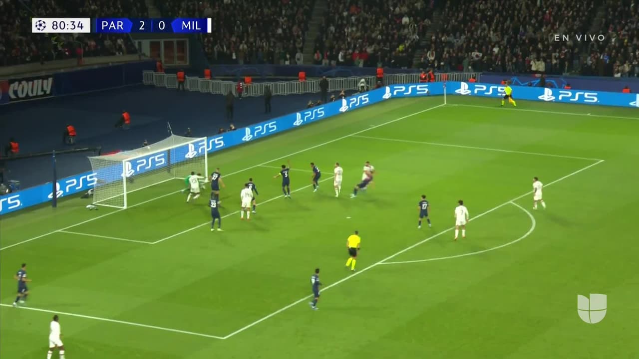 ¡TIRO ATAJADO! disparo por Olivier Giroud.